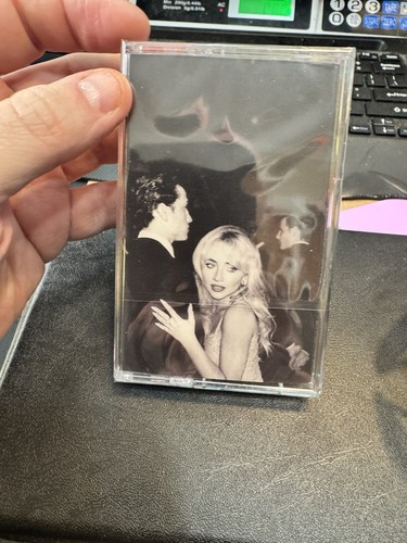 SABRINA CARPENTER MAN'S BEST FRIEND LTD ALT SLV GOLD CASSETTE .. NEW/SEALED